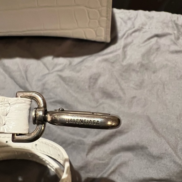 BALENCIAGA
Small Hourglass Tote Bag in white - Picture 8 of 10